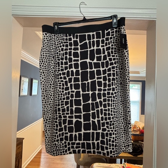 ALFANI  Black and White Midi Pencil Skirt - Picture 1 of 6